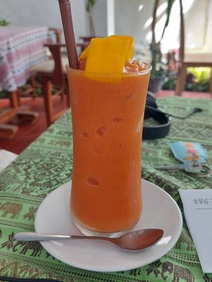 Mango & strawberry smoothie at Vlodge Vegan Hotel in Chiang Mai