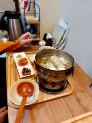 Special - Vegan hotpot with dumplings (餃子鍋) at Cafe Ren - Nakagyo in Kyoto