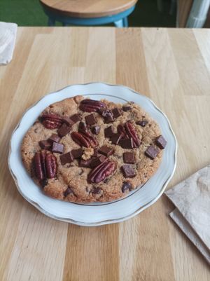 Cookie chocolat et noix de pécan at Garden in Angouleme