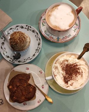 Cupcake, cookie et boisson chaude at Garden in Angouleme