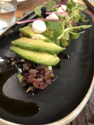 Avocado roll 아보카도 로ㄹ at Think Vegan in Seoul