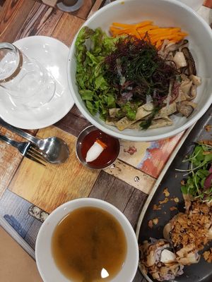 Seaweed bibimbap at Think Vegan in Seoul