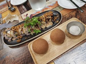 Kimchi roll and bread appetizer at Think Vegan in Seoul