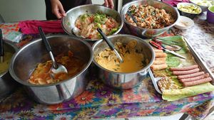 A variety of food (there's more to this)  at Tien Sin - Si Wiang in Bangkok