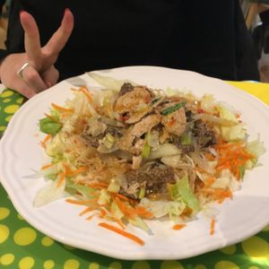 fideos de arroz con filetes de soja y verduras at Loving Hut in Madrid