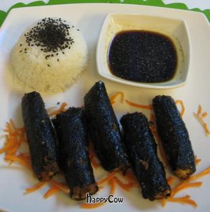 Seaweed rolls with mushroom filling - delicious at Loving Hut in Madrid