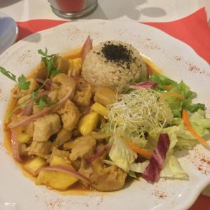 Sweet and sour chicken 💚 at Loving Hut in Madrid