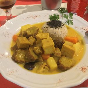 Seitan and tofu curry 💚 at Loving Hut in Madrid