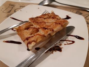 Menu of the day / weekends / dinner / dessert / Apfelstrudel at Loving Hut in Madrid