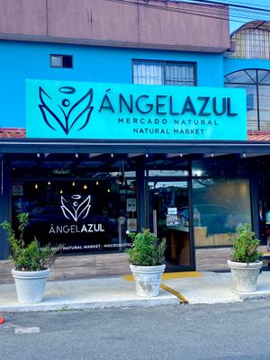 Nuestra nueva cara  at Ángel Azul Mercado Natural in La Fortuna