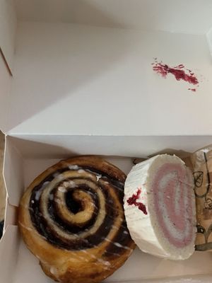 Vegan cinnamon roll and vegan round cake   at Bakery Bakery - Länggasse in Bern
