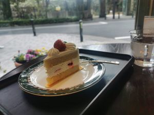 Strawberry shortcake at Marbre Vegan in Tokyo