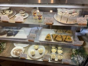 Cake options at Marbre Vegan in Tokyo