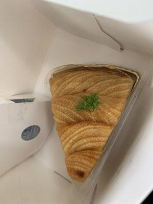 Apple tart to go at Marbre Vegan in Tokyo