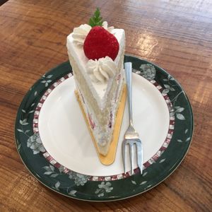 Gluten free cake at Marbre Vegan in Tokyo