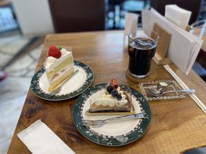 Strawberry shortcake and blueberry tart with a vegan soy latte  at Marbre Vegan in Tokyo