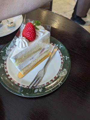 Strawberry cake at Marbre Vegan in Tokyo