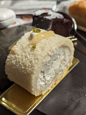 Lemon cake roll at Marbre Vegan in Tokyo