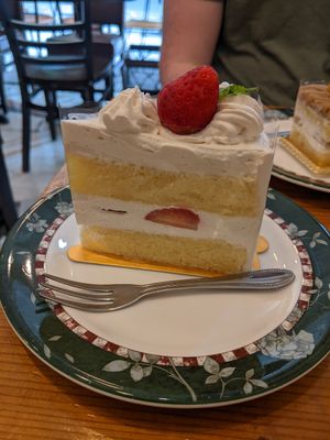 Strawberry cake 🍰 at Marbre Vegan in Tokyo