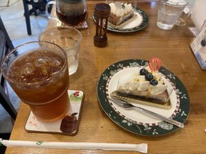 Blueberry tart and muscat tea   at Marbre Vegan in Tokyo