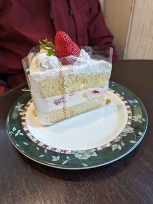 Strawberry cake at Marbre Vegan in Tokyo