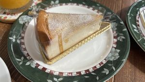 Baked cheesecake   at Marbre Vegan in Tokyo