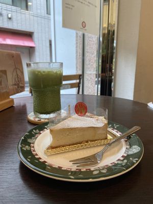 Iced matcha latte and baked cheesecake  at Marbre Vegan in Tokyo
