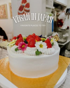 Customizable cakes   at Marbre Vegan in Tokyo