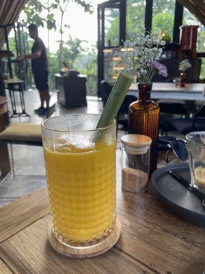 Mango juice 👌🏼 didnt take a photo of the food because we were too hungry    at Chela in Pecatu