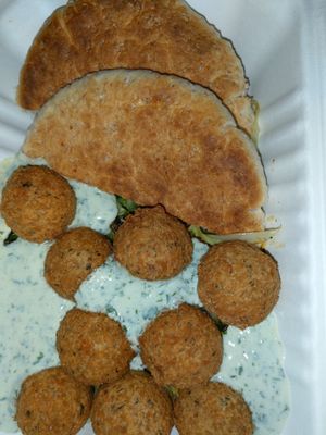 Beste Falafel Mit Pita und Tzatziki at Charlie Streetfood Events in Weil Am Rhein