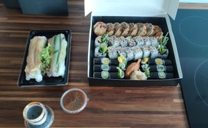 Vegane Sushiplatte und Summer Rolls at Zazalu in Neuss