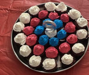 - Cupcakes🧁 de distintos sabores, frostings y rellenos🥰 (veganos y vegetarianos 🌱) ¡Ármalos como quieras!🤩 
Cupcakes hechos para celebración de cumpleaños🥳 at Vegan n Veg  in Iquique