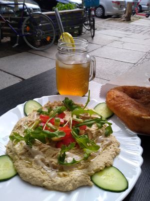 Vegan Hummus Starter at Ponchy - Sonntagstraße in Berlin