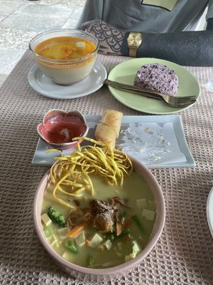 Khao Soi and Massaman Curry with rice. Also spring rolls, but we already ate two of those before taking a photo 🙈  at Vegan Society in Chiang Mai