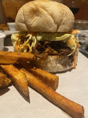 Vegan pulled pork at Red Room Rendezvous 紅房餐酒館 in Taipei