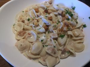 Mac and cheeze (the toasted bread bits are the best) at Breaking Waves Brewing in Silverdale