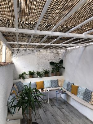 The patio  at Sanctuary in Aix-en Provence