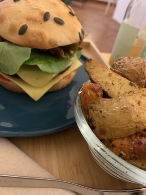 Burger at Sanctuary in Aix-en Provence