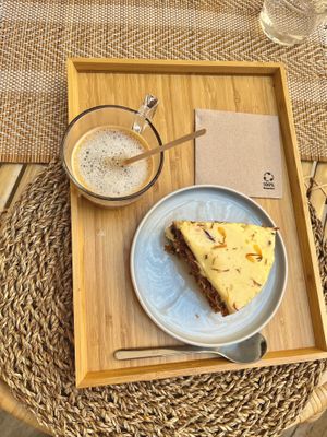 Carrot cake and macchiato at Sanctuary in Aix-en Provence