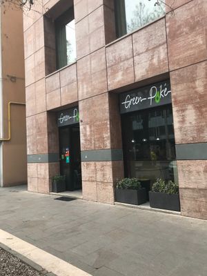 Front door at Green Poké in Padua