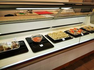 FErmatges vegans, seitan artesà i humus de mongeta vermella... 😋 at Terra Vegana  in Girona