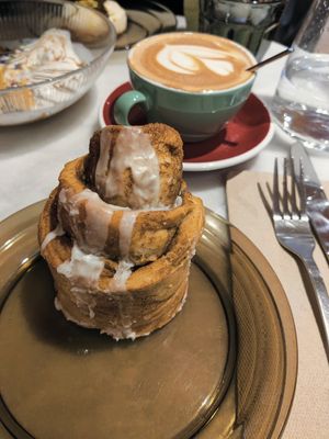 Cinnamon roll at Zaza Coffee Shop in Toulouse