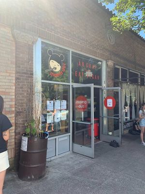 Front of the shop at Mama Dut in Portland