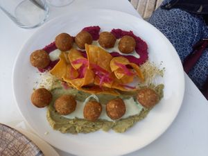 Falafel con hummus de remolacha y hummus de aguacate at Zelaik Gastrobar in Pamplona