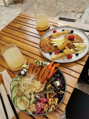 Protein Bowl and Pancakes at Breens Deli in Mallorca