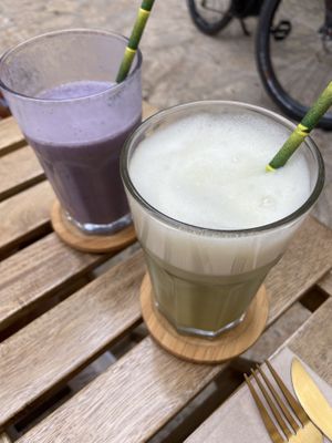 COLD matcha latte & Smoothie   at Breens Deli in Mallorca