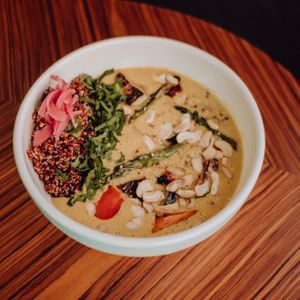 
•Peanut Banana Curry• 🥜🍌
Sweet & spicy curry, seasonal vegetables, fresh herbs & quinoa or rice.  at Breens Deli in Mallorca