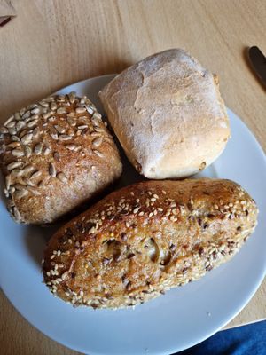 Sonnenblumenbrötchen, Walnussbrötchen & Körnerbrötchen at Bäckerei Gehrold in Wurzburg
