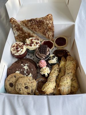 Vegan sweets😍 (it’s so delicious!!)  at Vegan Funtastic in Den Helder