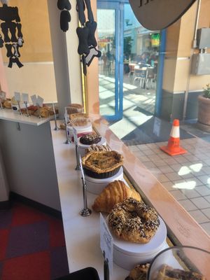 the window display at SPLIT Bakehouse in La Mesa